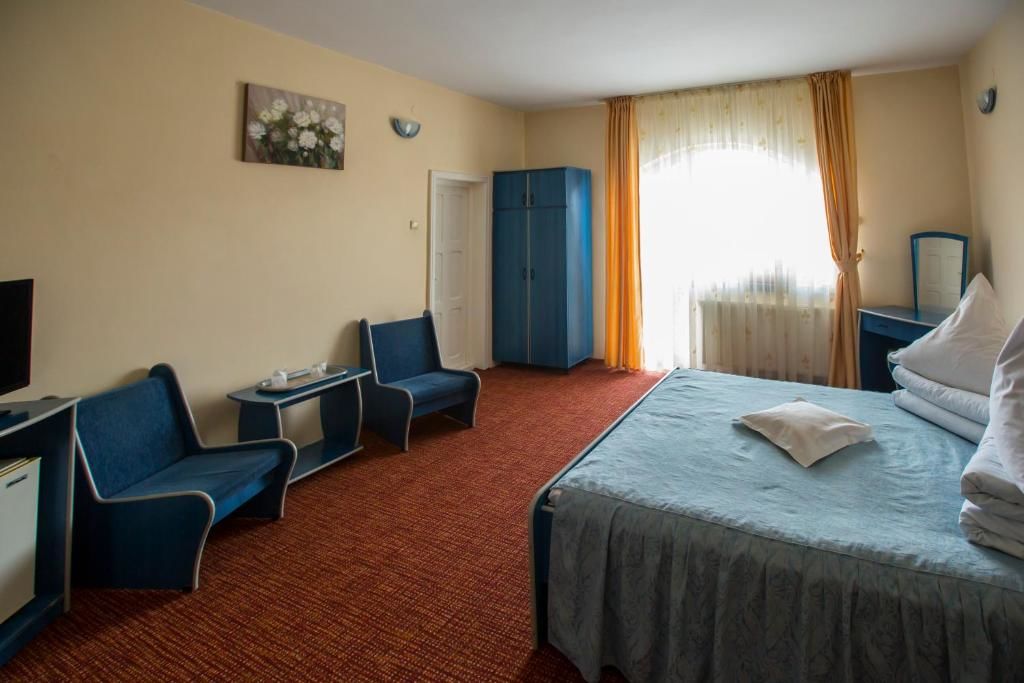Отель Hotel Belvedere Пьятра-Нямц