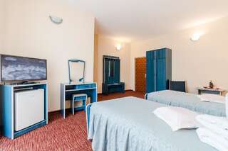 Отель Hotel Belvedere Пьятра-Нямц Двухместный номер с 2 отдельными кроватями-2