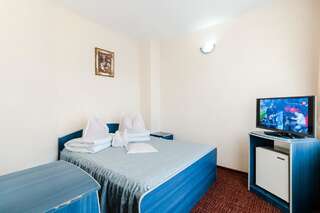 Отель Hotel Belvedere Пьятра-Нямц Двухместный номер с 1 кроватью или 2 отдельными кроватями-9